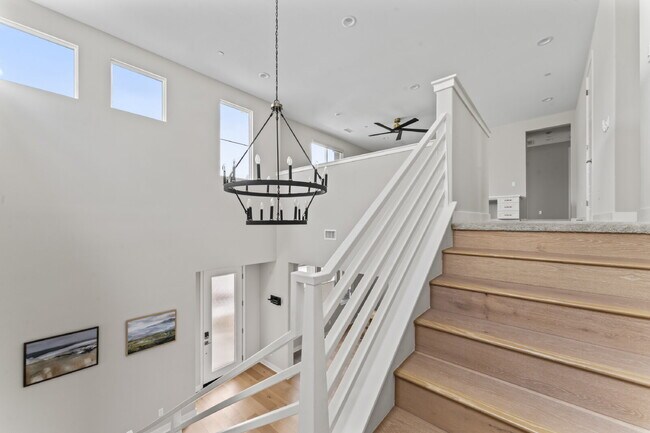 Building Photo - "Spacious Santa Clarita Sanctuary: 4-Bedro...