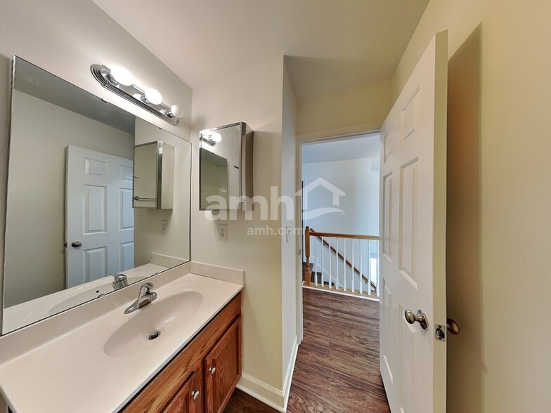 Building Photo - 8317 Suttonview Dr