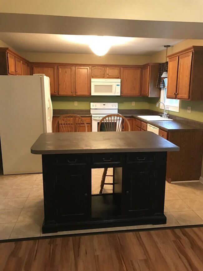 Building Photo - 312 McDowell Dr