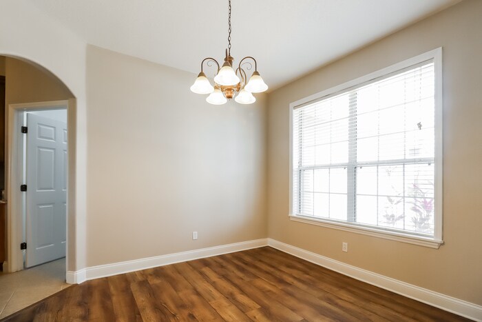 Building Photo - 690 Country Walk Ct