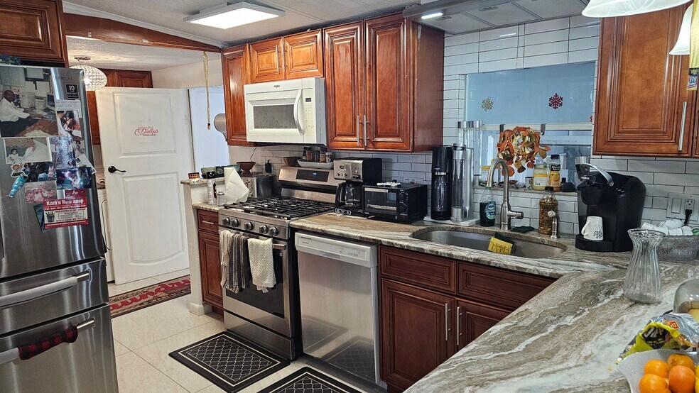 Building Photo - 3036 SW 51st St