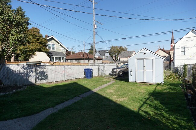 Building Photo - 1209 S J St