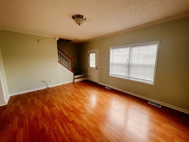 Primary Photo - Conveniently located 2 Bedroom, 1.5 Bath T...