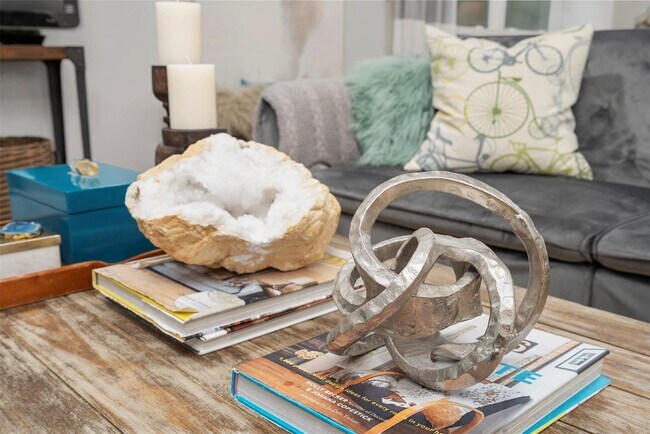 Building Photo - 36 White Bark Pl