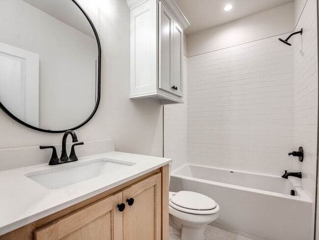 Building Photo - Luxury, Zero Maintenance Living Townhome