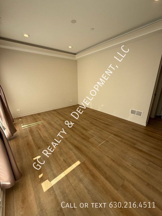 Building Photo - 3202 N Kildare Ave