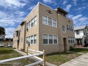 Building Photo - 2104 Waverly Pl