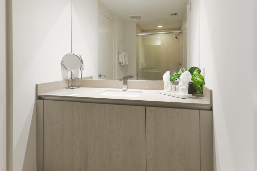 Building Photo - 4111 S Ocean Dr