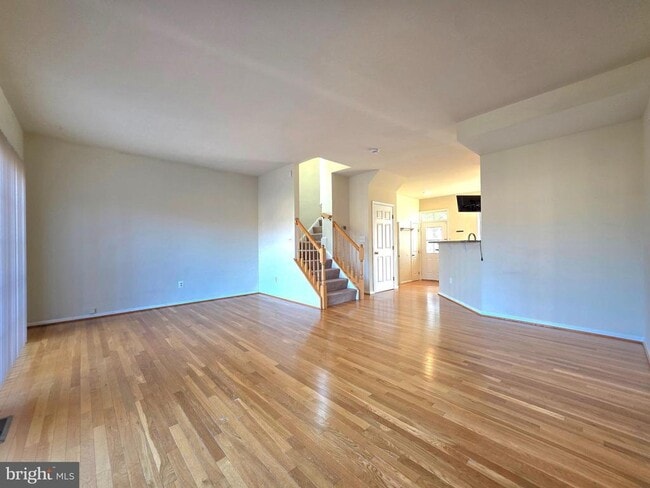 Building Photo - 3989 Hartlake St