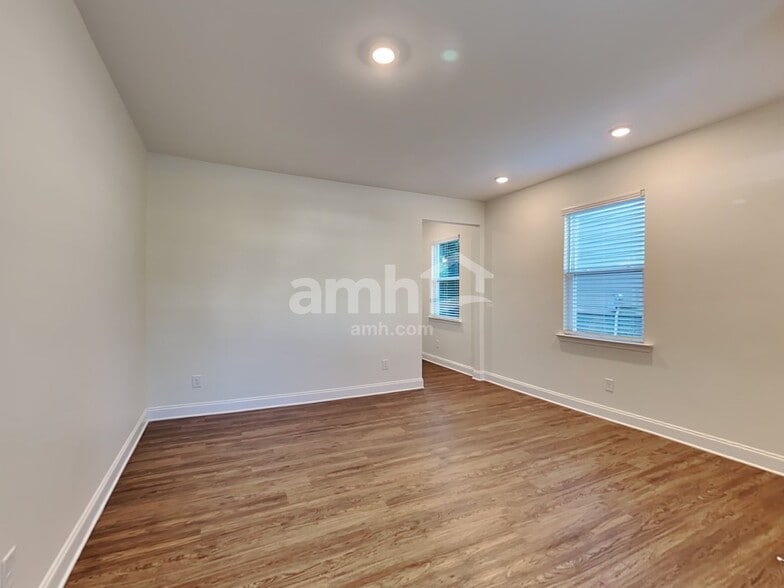Building Photo - 3348 Okelly Dr