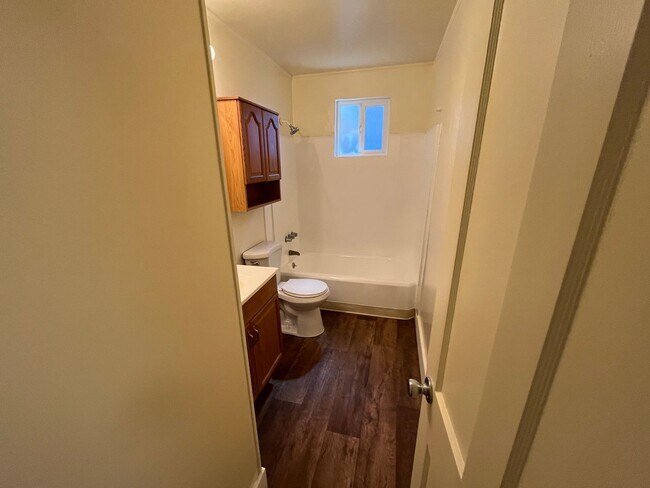 Building Photo - Great Student Housing.  3bd (Has been converted to 4 bedroom in past) 3bath house a block and a h...