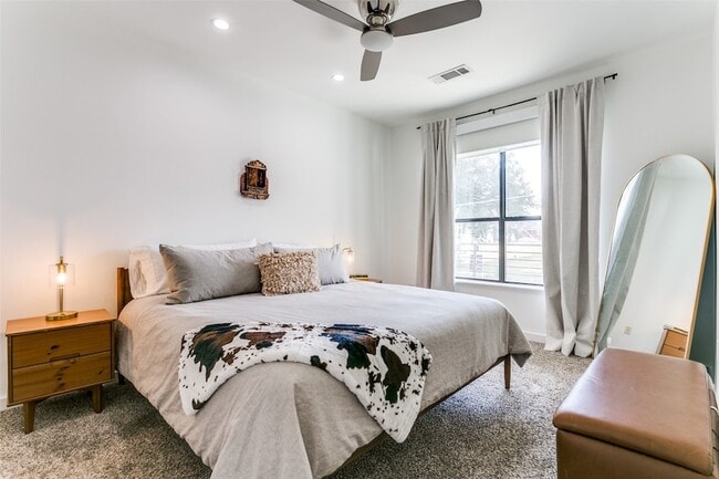 Building Photo - 4040 N Hall St