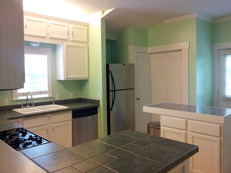 Building Photo - 311 W Mill St