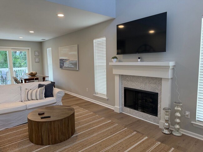 Building Photo - 10 Cobblestone Ct