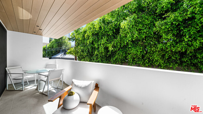 Building Photo - 153 San Vicente Blvd