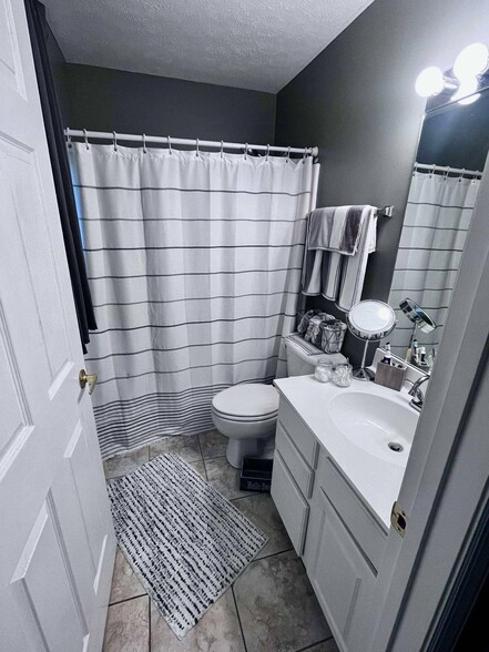 1 bathroom - 250 Donna Ave