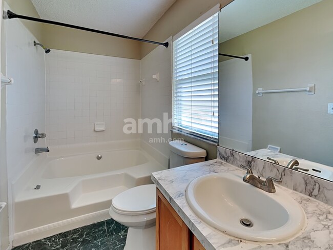 Building Photo - 4511 Country Hills Blvd