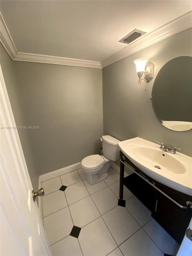 Building Photo - 613 N University Dr