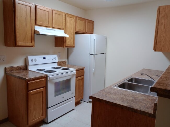 Building Photo - 406 E Liberty Ln