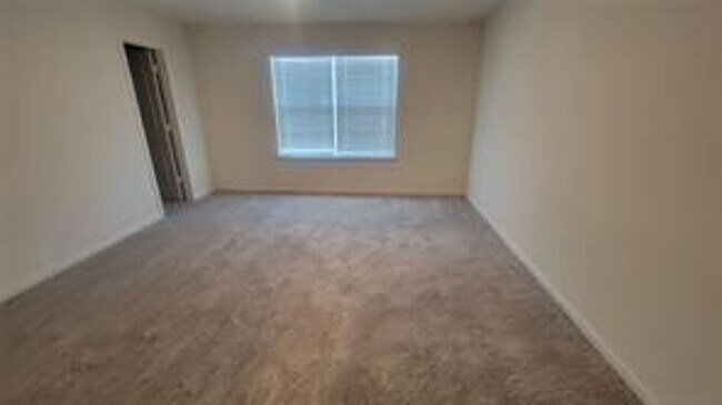 Building Photo - Stunning and Spacious 3-bed, 2.5-bath new ...