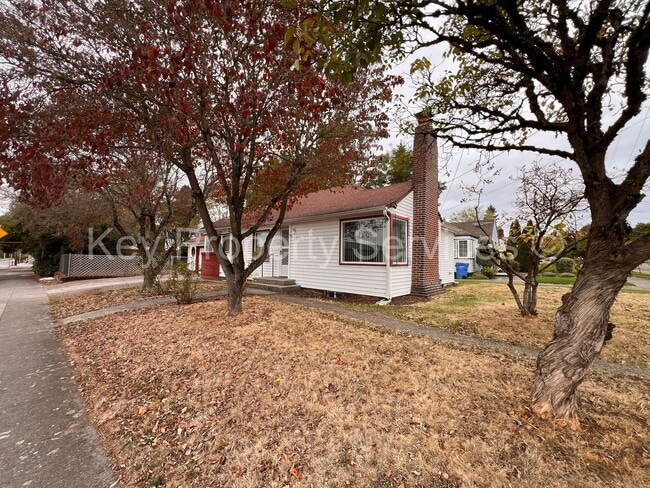 Building Photo - Charming Two Bedroom House near Downtown V...