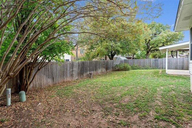Building Photo - 7905 Henry Kinney Row