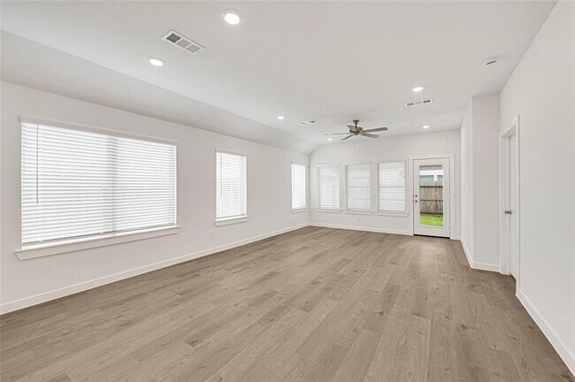 Building Photo - 17123 Bluebonnet Creek Trl