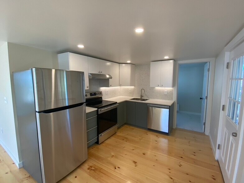 Building Photo - 41 School St