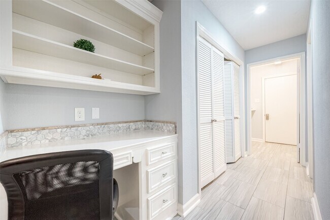 Building Photo - 1723 Rock Fence Dr