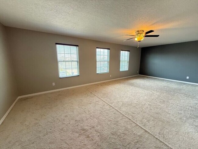 Building Photo - 5/3 Near Clermont -$500 OFF THE FIRST MONTH'S RENT