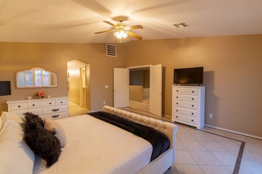 Building Photo - 1994 E Racine Dr