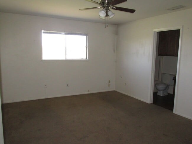 Building Photo - 5735 Crestmore Dr