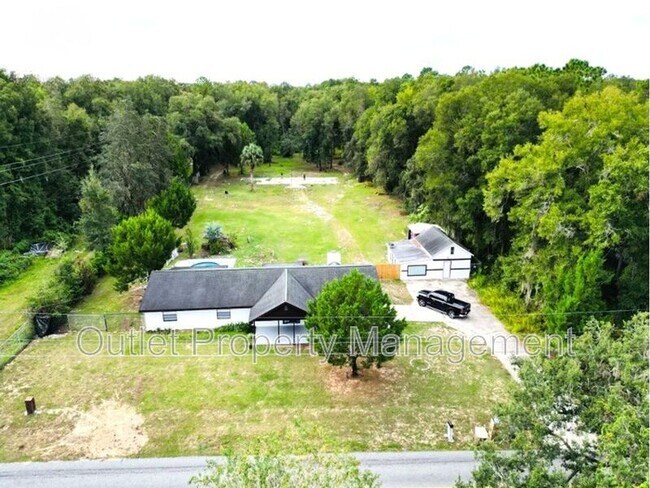 Building Photo - 2432 NE 28th St