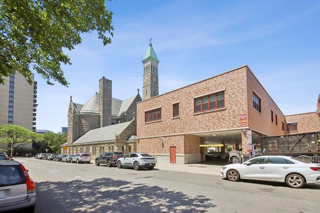 Building Photo - 10 Huron Ave