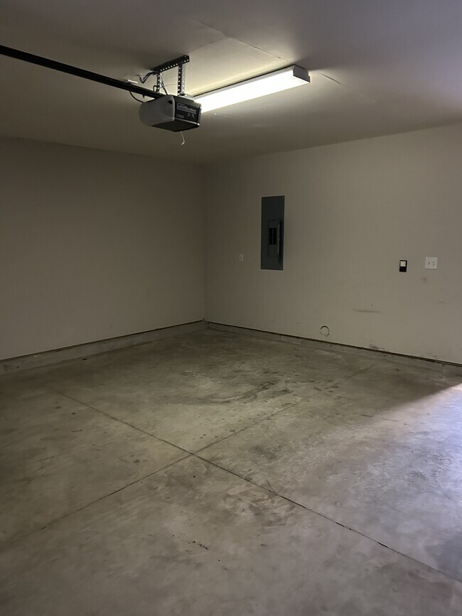 Building Photo - 2445 Whetstone Ln