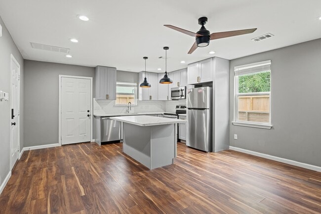 Building Photo - 25804 Maplewood Dr