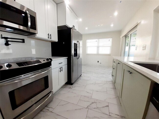 Building Photo - 2109 N Park Rd