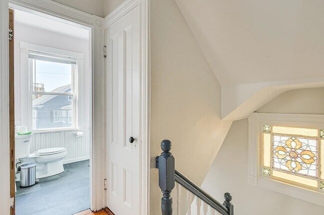 Building Photo - 44 Cottage St