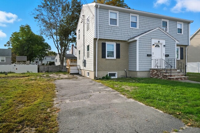 Building Photo - 33 Park Dr