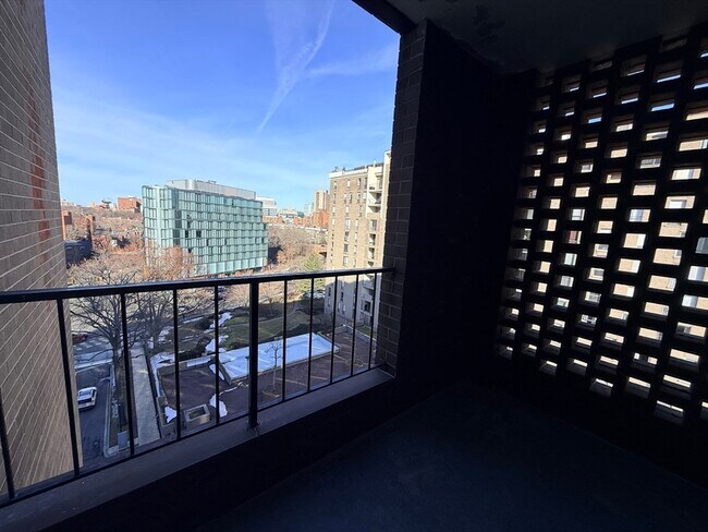 Building Photo - 44 Washington St