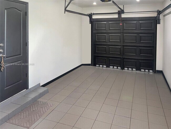 Building Photo - 4611 SW 82nd Ct