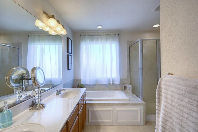 Building Photo - 108 Cove Cir