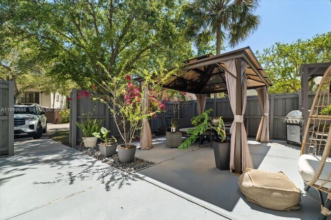 Building Photo - 3627 Cocoplum Cir