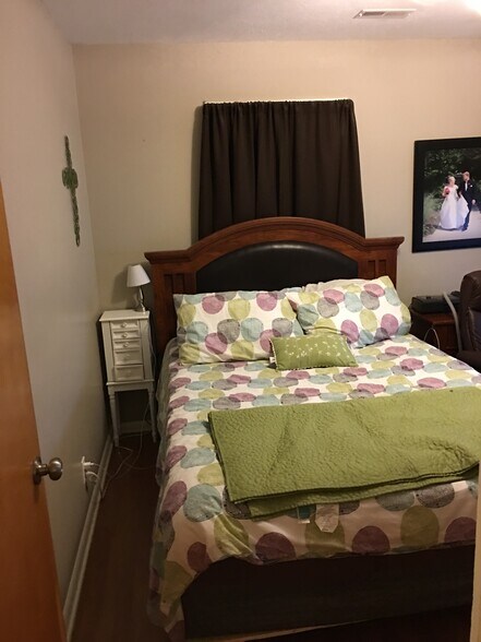 Bedroom #1 - 5810 Wilshire Boulevard
