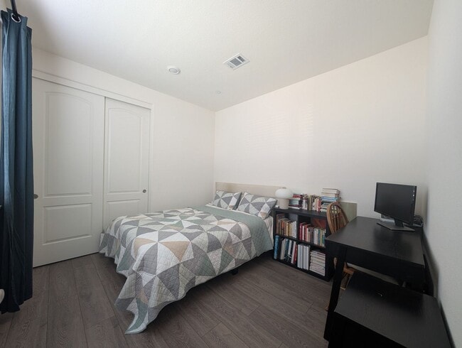 Building Photo - Newer 2 bedroom 2 bath home available!