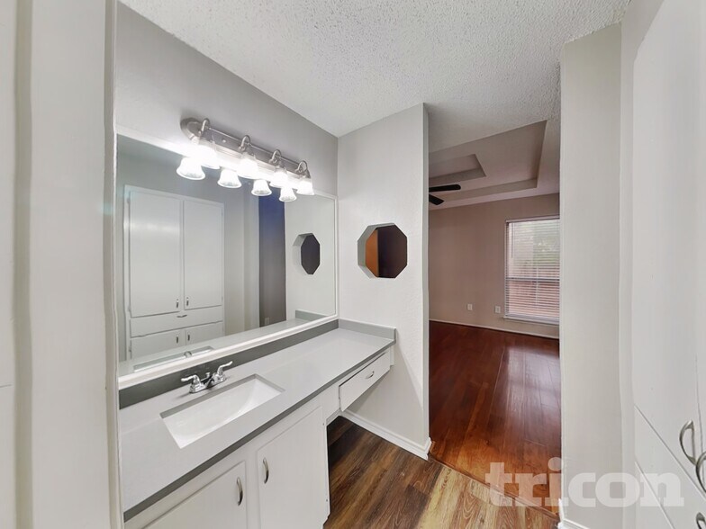 Building Photo - 5506 Lordsburg Trail