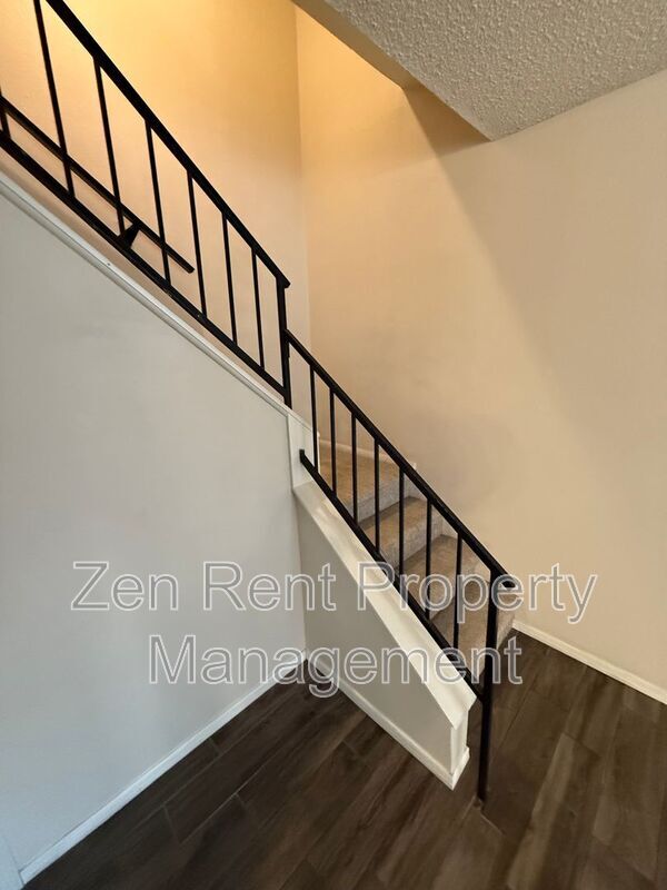 Building Photo - 286 W Palomino Dr