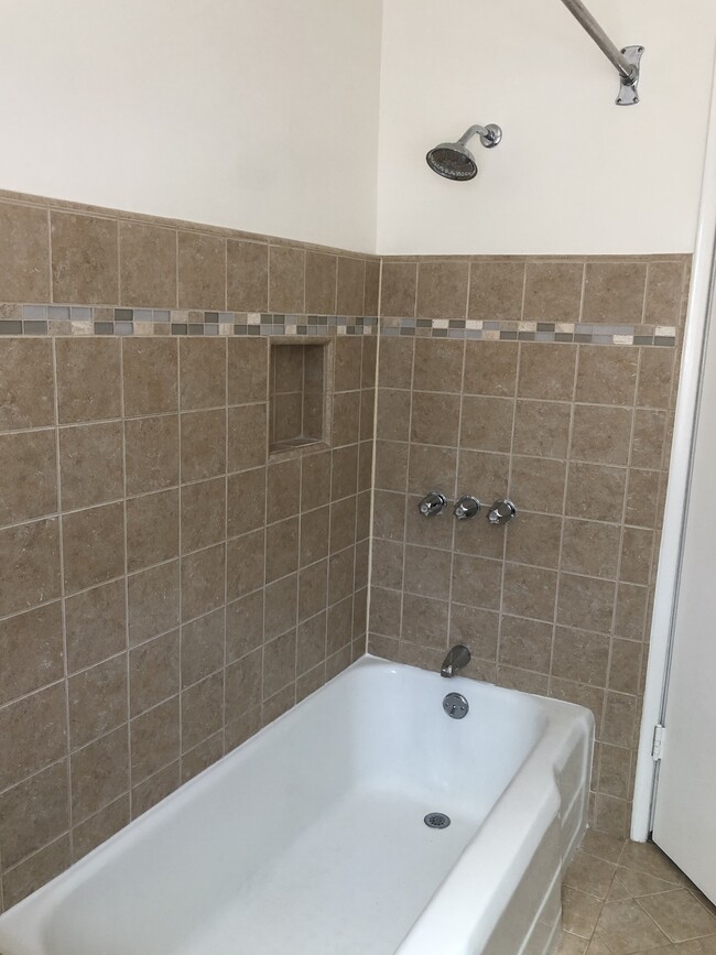 tub shower/ new tile - 2132 Montana Ave