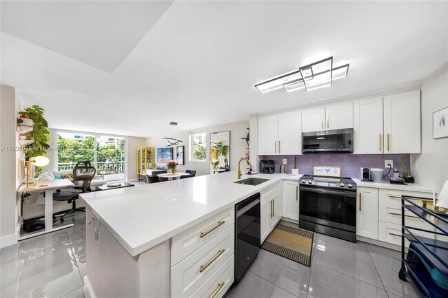 Building Photo - 1665 Bay Rd