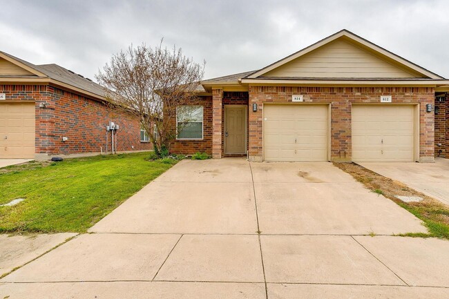 Primary Photo - Walnut Street Duplex